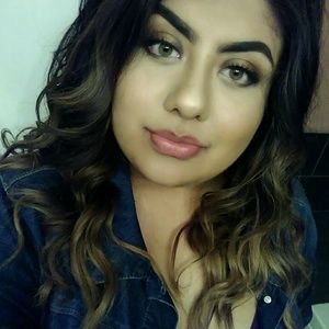 Meet your Posher, Alejandra